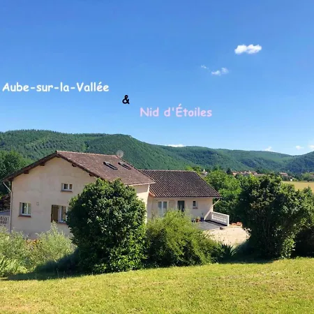 Maison Accueillante A Saint-gery Avec Piscine Partagee