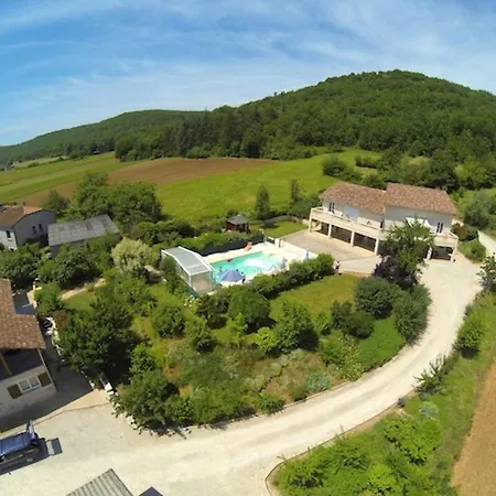 Maison Accueillante A Saint-gery Avec Piscine Partagee *