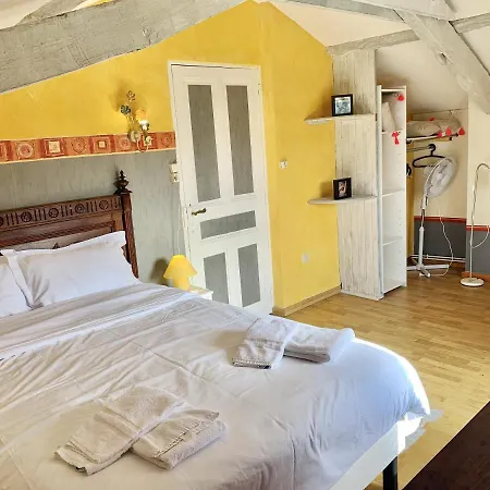 Maison Accueillante A Saint-gery Avec Piscine Partagee Holiday home