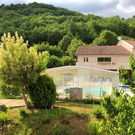 Maison Accueillante A Saint-gery Avec Piscine Partagee Dom wakacyjny