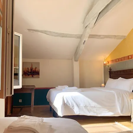 Maison Accueillante A Saint-gery Avec Piscine Partagee