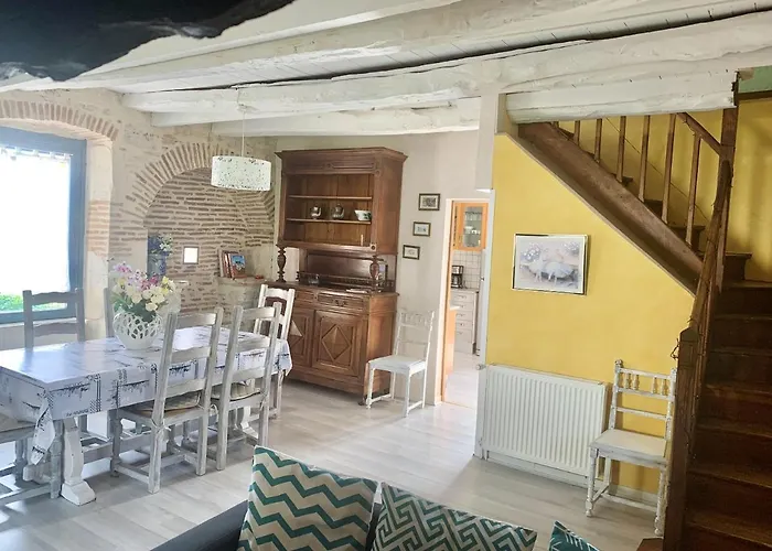 Maison Accueillante à Saint-géry Avec Piscine Partagée *