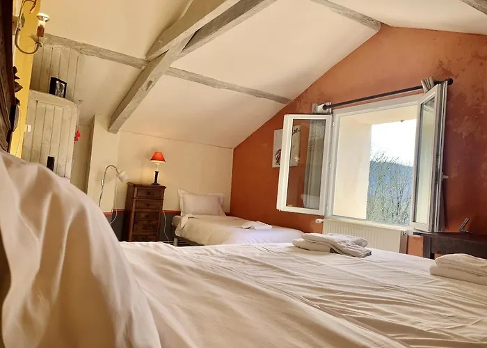 Casa vacanze Maison Accueillante à Saint-géry Avec Piscine Partagée *