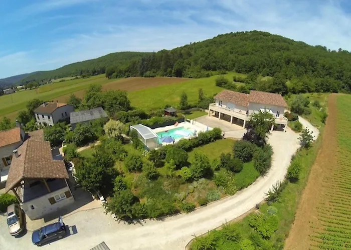 Maison Accueillante à Saint-géry Avec Piscine Partagée *